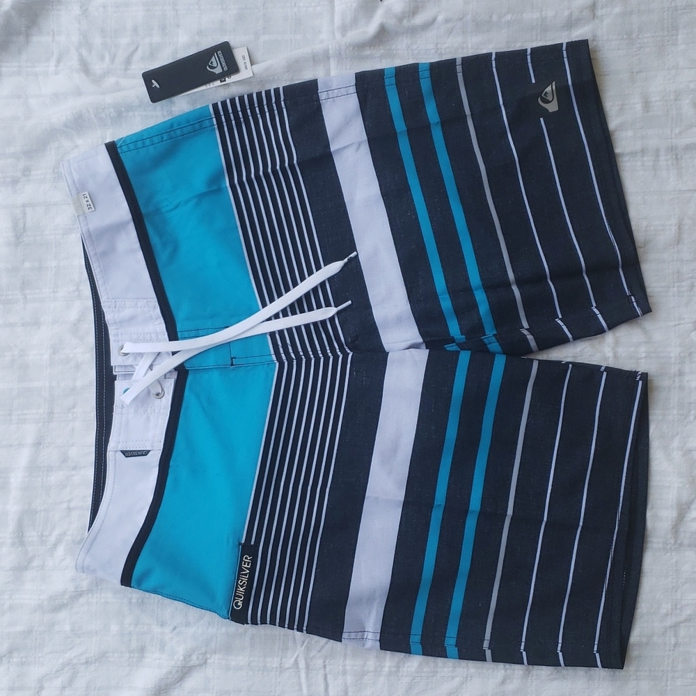 NWT Quiksilver YG Stripe UA 22 Men's Boardshorts.